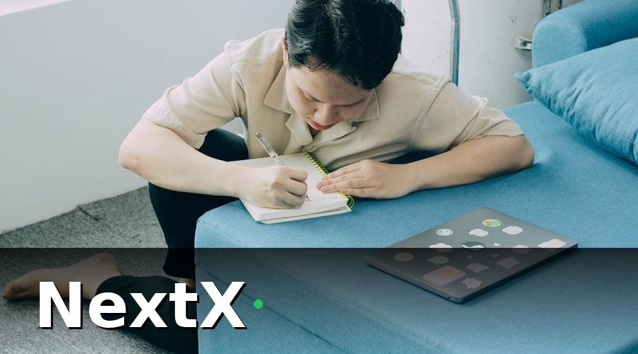 NextX — Bối Cảnh: Sân Bóng 6 Sân, 3 Nhân Viên, 1 Cuốn Sổ