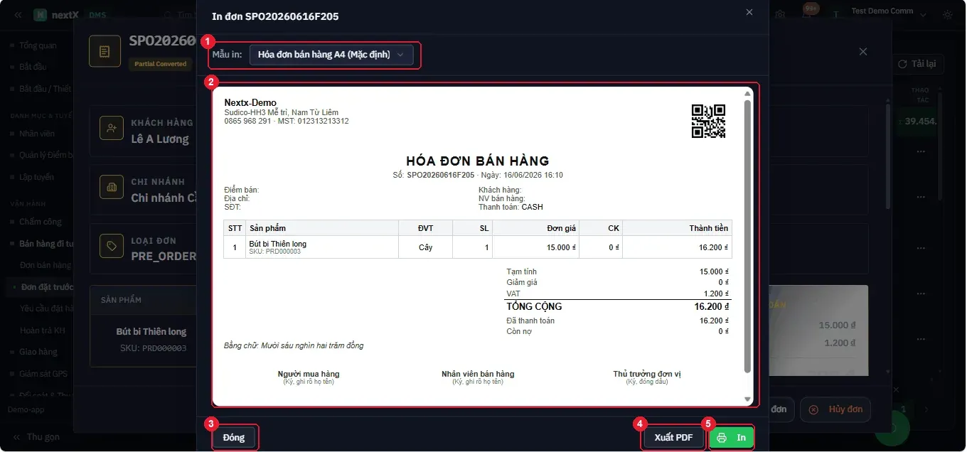 Hộp thoại In đơn: mẫu Hóa đơn bán hàng A4 (Mặc định), có dòng Bằng chữ và ba ô chữ ký.